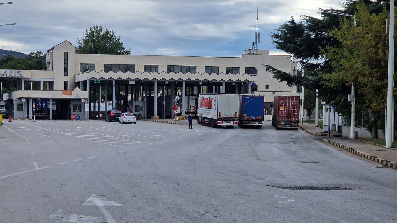 Румънски шофьор с 26 глоби заловен при акция на „Кулата“