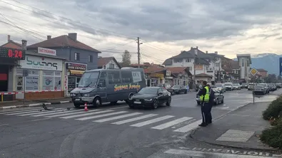 Кола блъсна жена на пешеходна пътека в Търговище