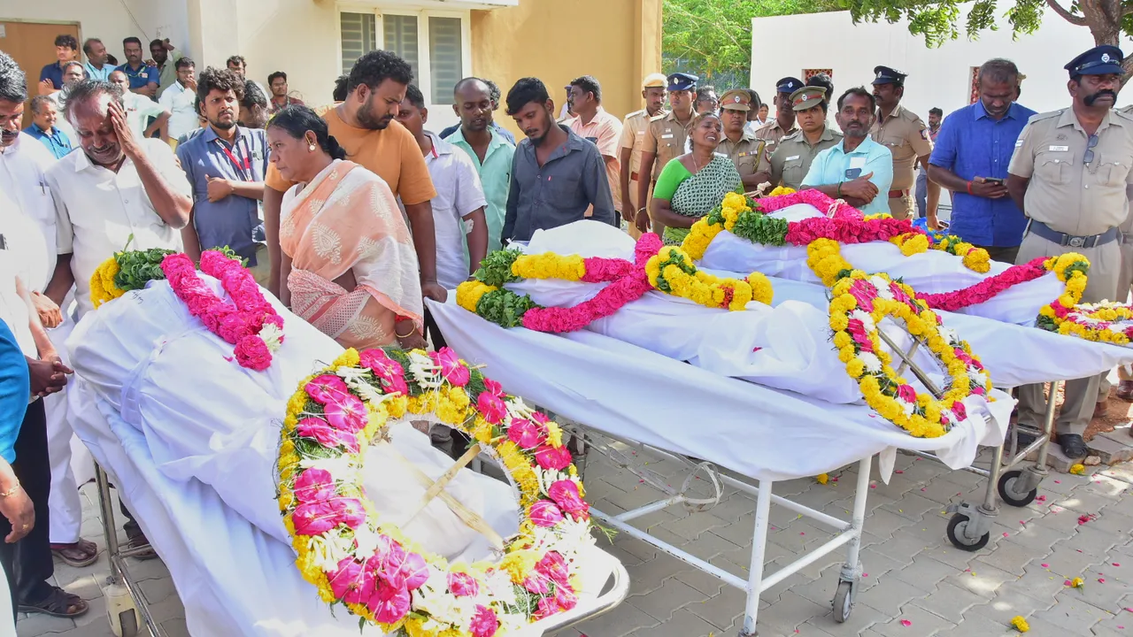 40 станаха жертвите от митинга в Индия