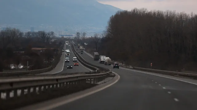 Ограничават движението в платното за София на магистрала „Хемус“ в област Варна