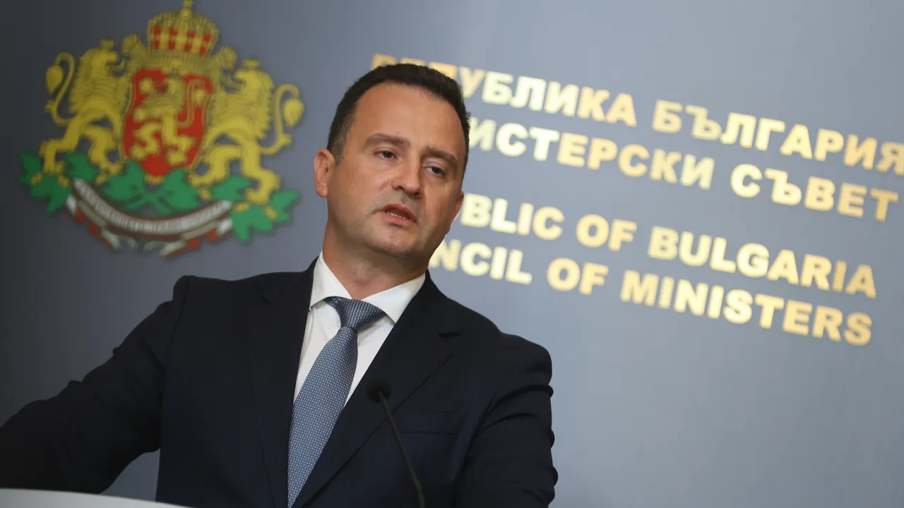 Енергийният министър: Спиранията в „Дружба 2“ няма да са 90 дни, а до 10