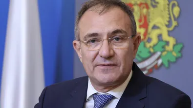 Министър Гуцанов: Вместо да внасяме кадри от чужбина, да работим за връщането на българите