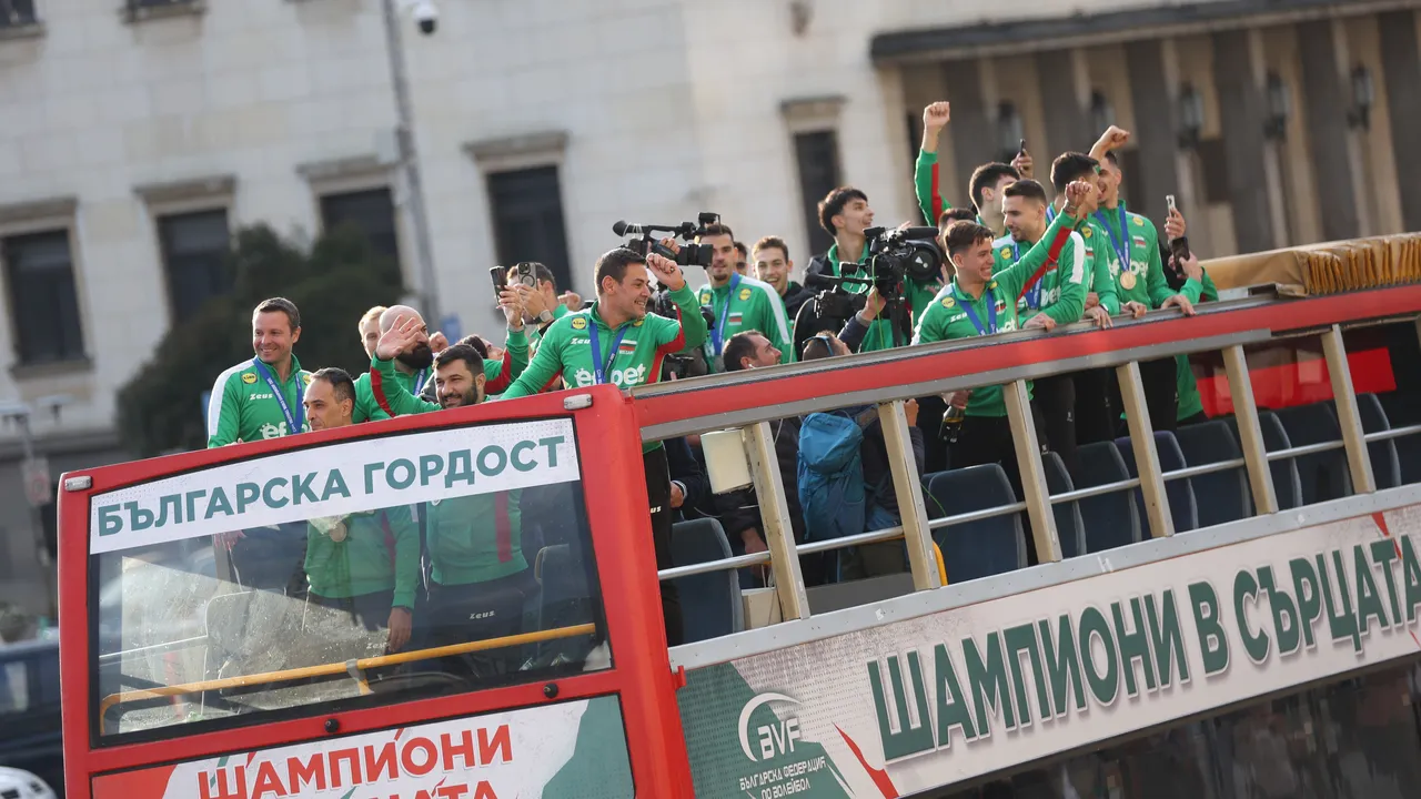 България празнува с волейболните си герои