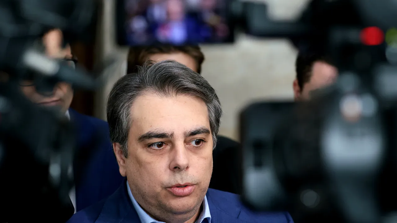 Асен Василев: „Дойде Роби Уилямс и закрихме ДАИ“