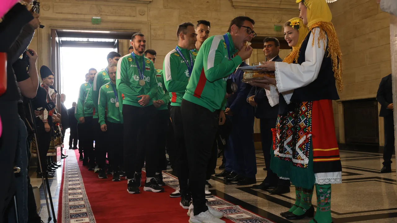 Народните представители посрещат волейболните национали