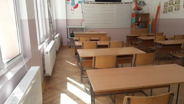 Предлагат еднократната помощ за ученици да не бъде връщана при 5 отсъствия