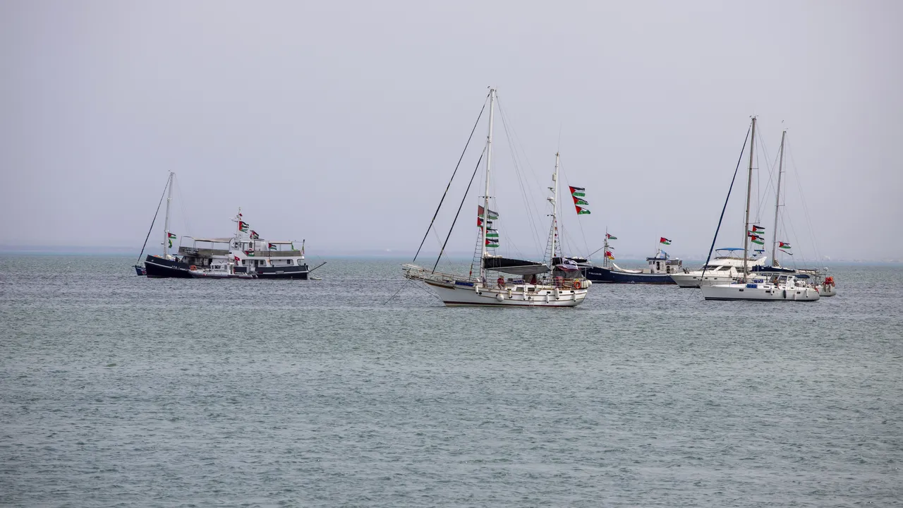 Израел блокира флотилията, пътуваща към ивицата Газа