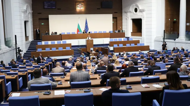 Депутатите решават дали Народното събрание да избира председателите на ДАНС и ДАР
