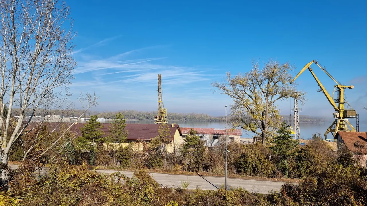 Заради ниско ниво на р. Дунав: Временно спират ферибота Оряхово - Бекет