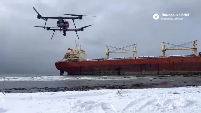 Франция удължи ареста на двама от екипажа на руски танкер