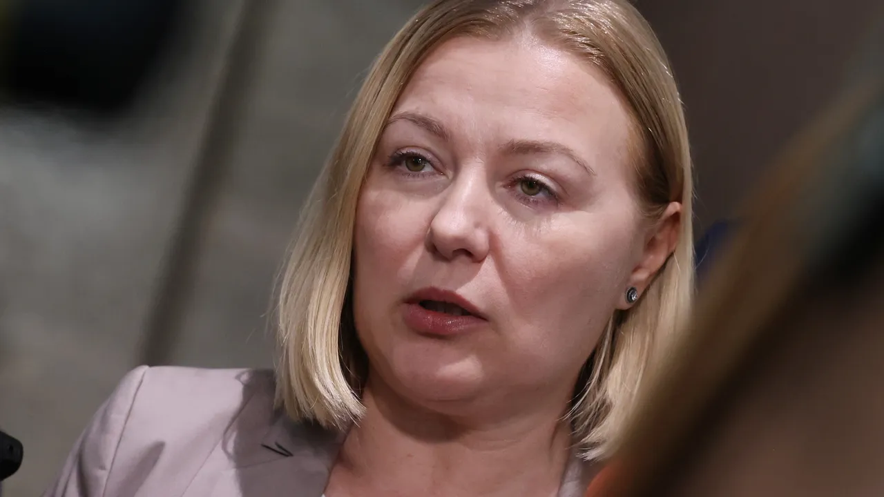 Надежда Йорданова: ,,въздържал се" – знак за съвест или удар срещу държавата?