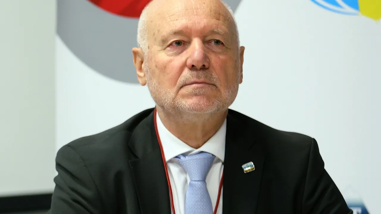 Тагарев: "Стената от дронове" няма как да е готова за година