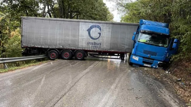 Тир препречи пътя Троян - Априлци