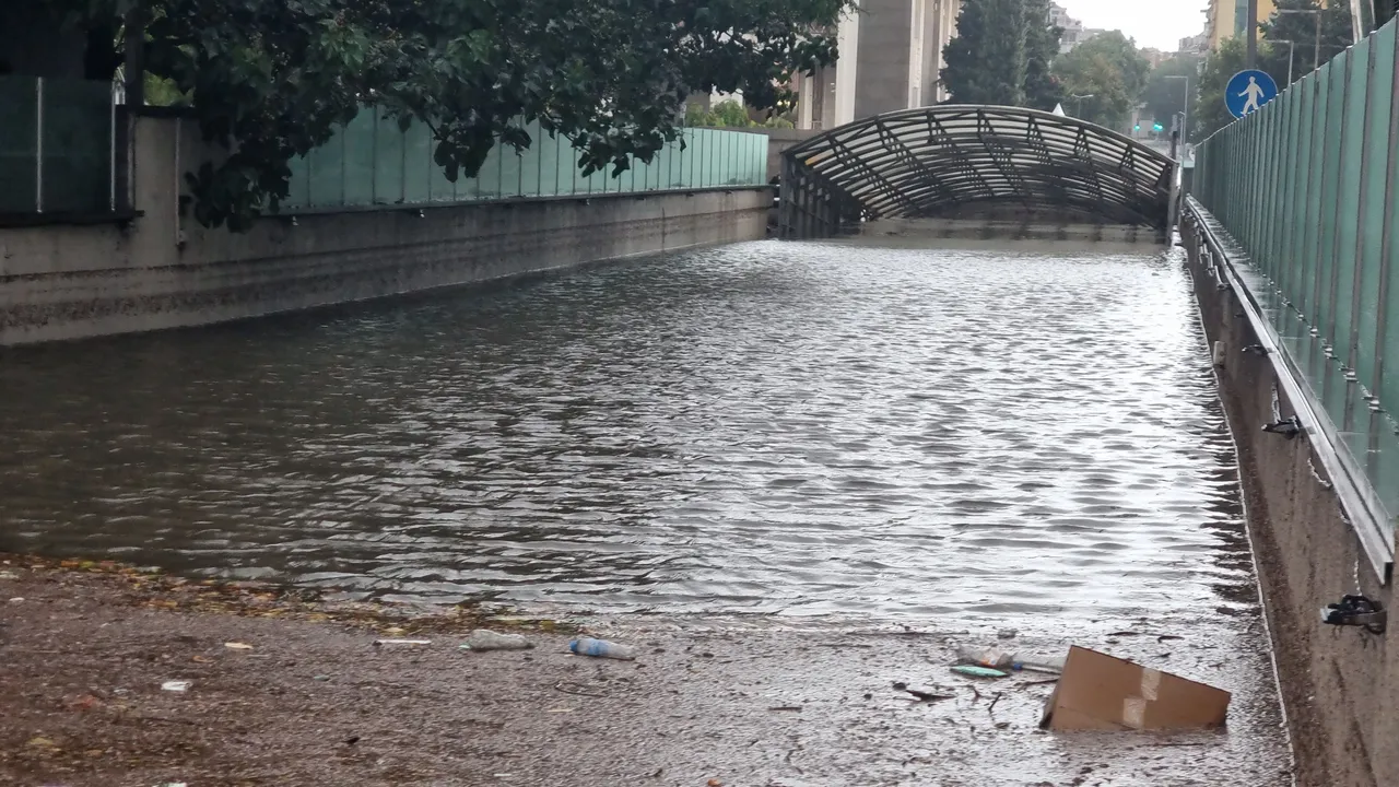 Частично бедствено положение в Бургас, децата от кв. "Победа" няма да учат днес
