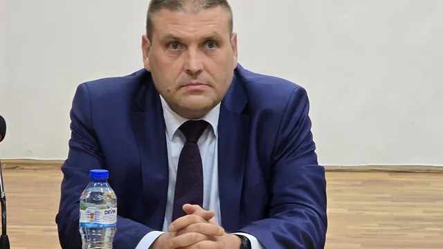 Плашат кмета на Плевен с бомба