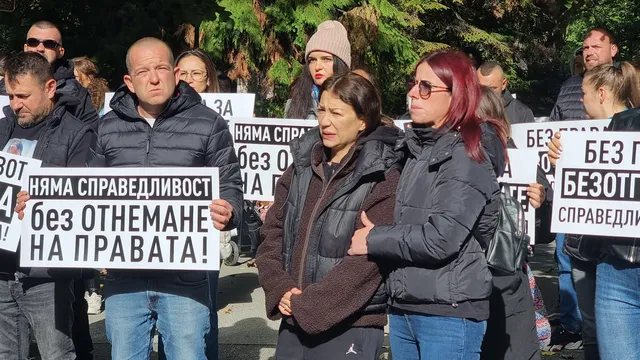 Нов протест пред пловдивската клиника, където почина 6-годишният Ангел