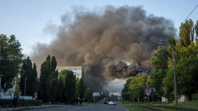 Най-малко 30 ранени при руски удар по пътнически влак в Сумска област