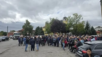 Долни Богров на бунт срещу нежелан свещеник — искат връщането на отец Янко Китанов