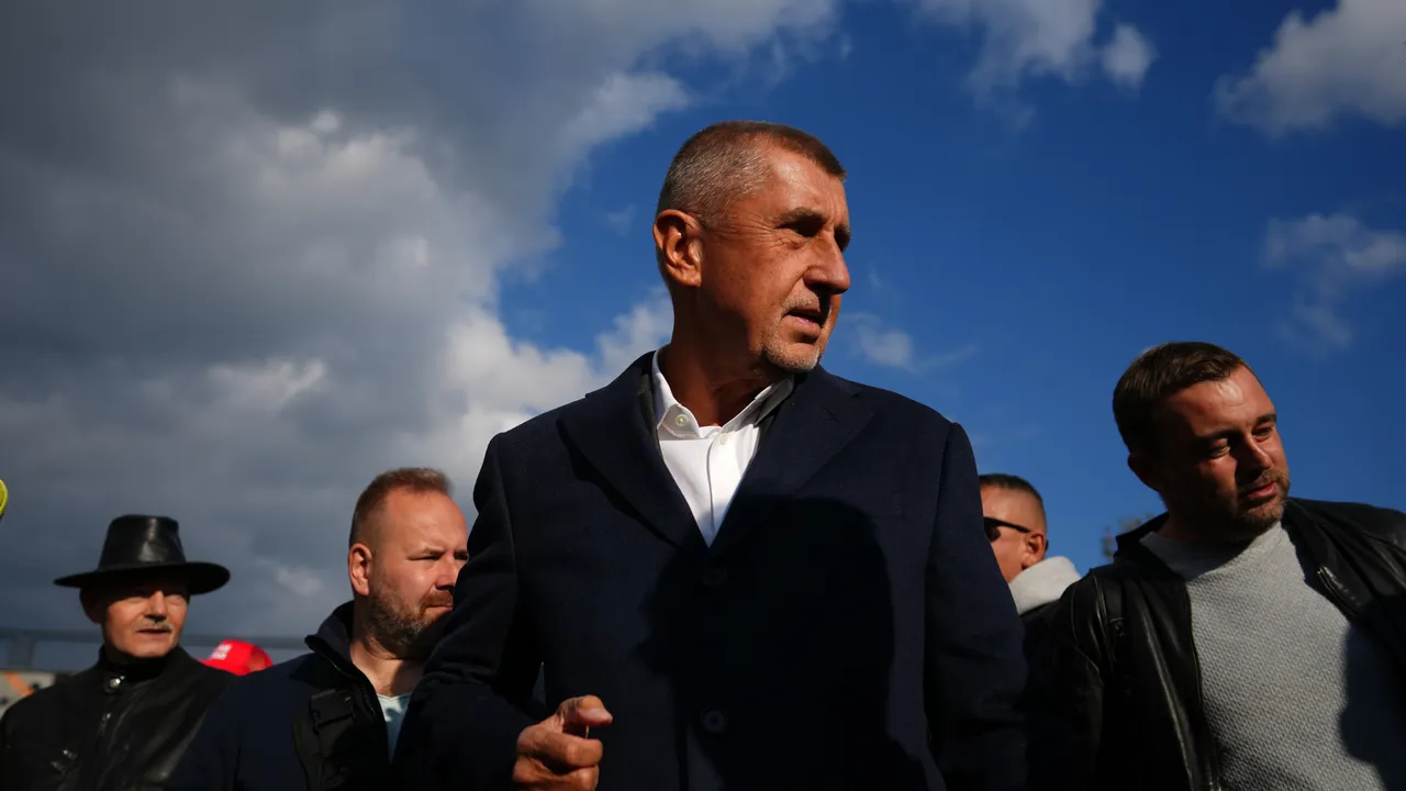 Партията ANO на Андрей Бабиш води убедително на изборите в Чехия