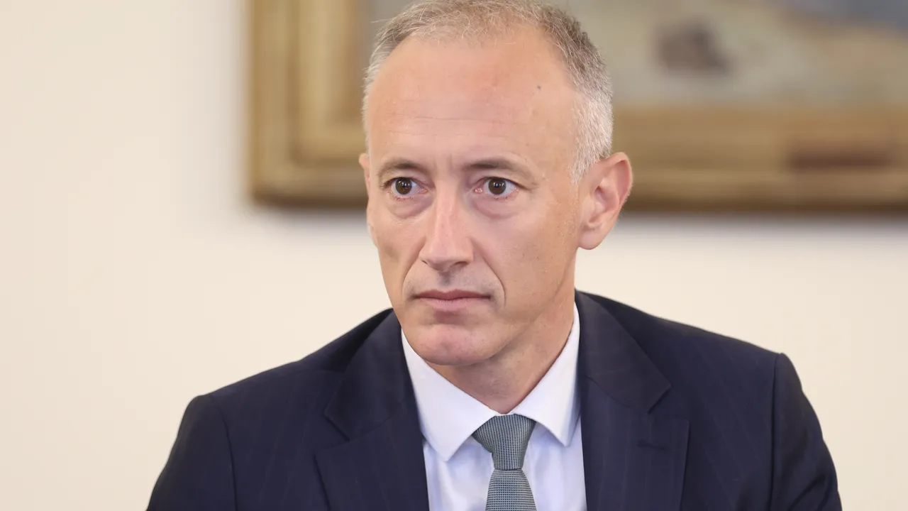 Министър Вълчев: Бъдещето започва в класната стая