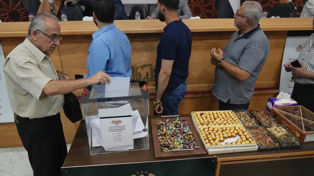 Сирийците гласуват в непреки избори за първия парламент след Асад