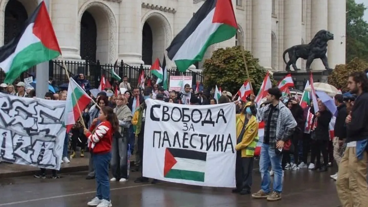 В центъра на София в момента се провежда мирно шествие в подкрепа на палестинския народ