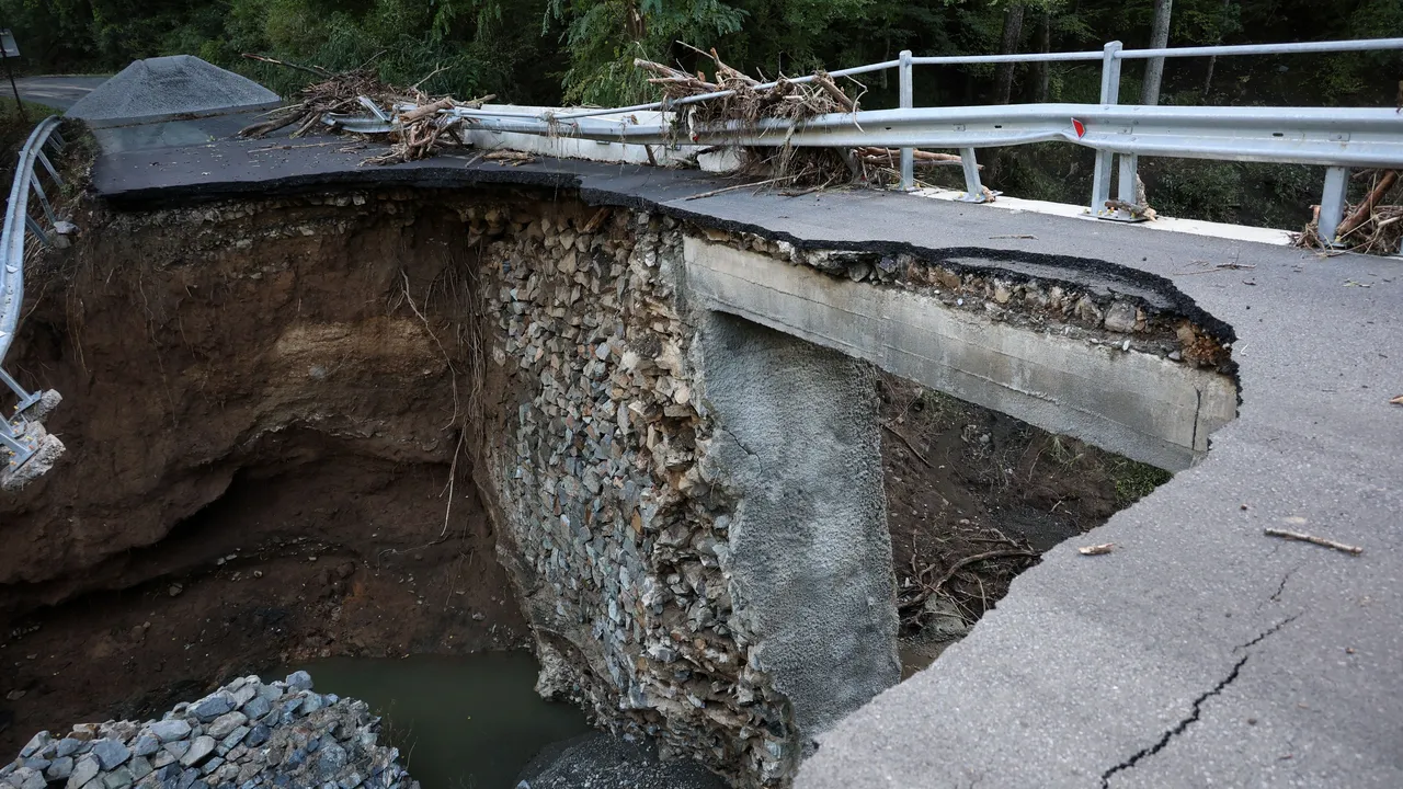 Призоваха жителите на Царево да напуснат домовете си до четвъртък