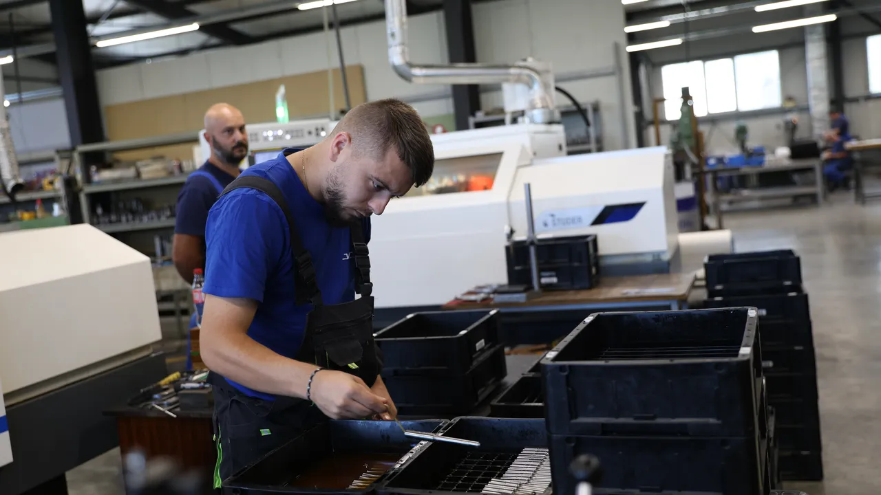 Тристранката: Синдикати и работодатели в спор за съотношението МРЗ и инфлация