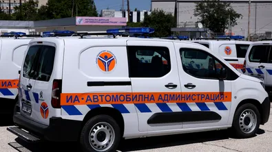 Съдът решава дали да остави в ареста служителите на ДАИ, поискали подкуп от шофьори на Роби Уилямс