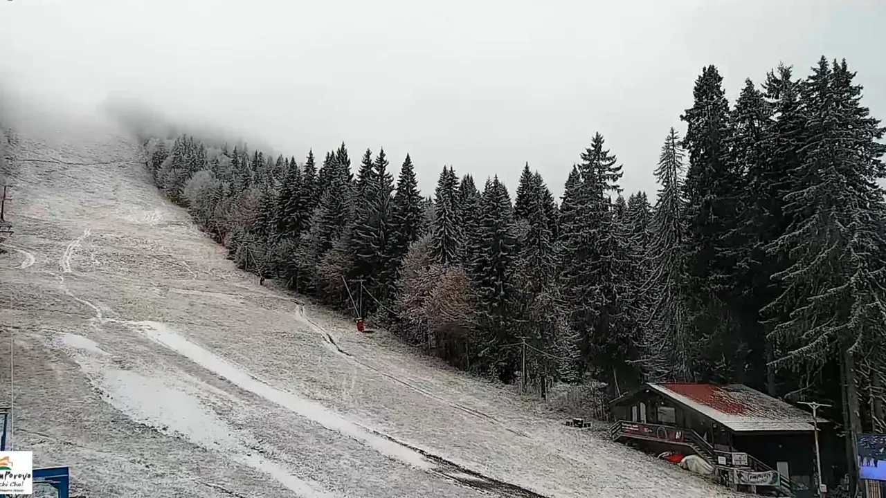 10 см сняг в Пампорово, валежите продължават