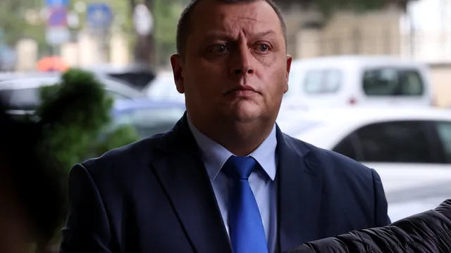 МВР работи по случая със запалените камиони
