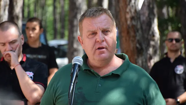 Каракачанов: ГЕРБ и ДПС-НН ги е страх, че Радев ще ги измете от политическата сцена