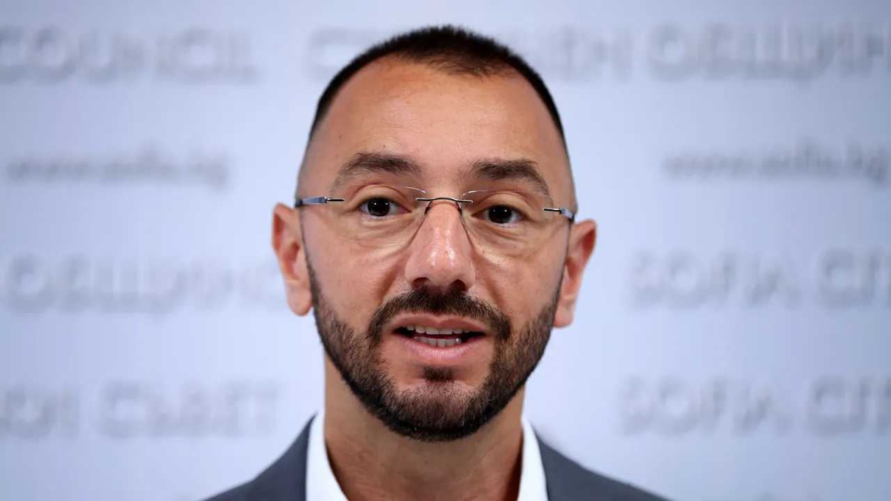 Хекимян към Бобчева: Личностните нападки няма да решат кризата с отпадъците в София