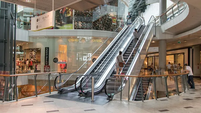 Хаос в The Mall: Евакуираха мола заради заплаха от бомба