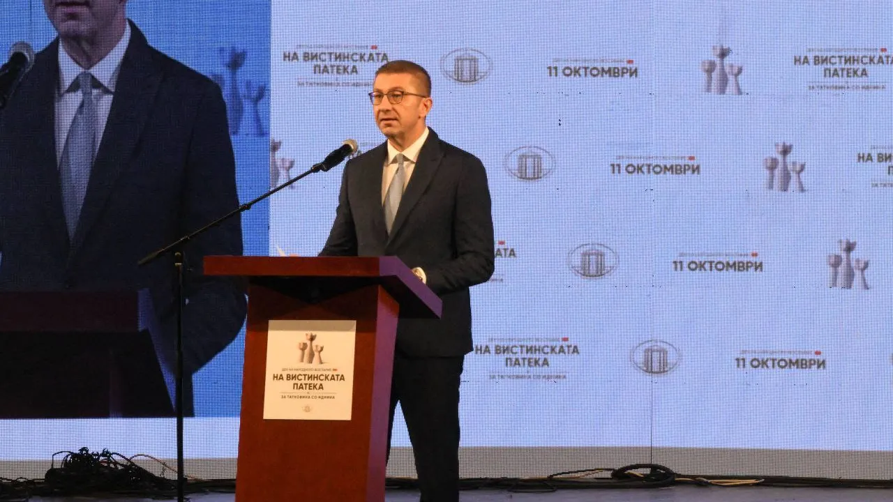 Мицкоски с нова провокация към България: Да покажат зрялост и да признаят македонското малцинство