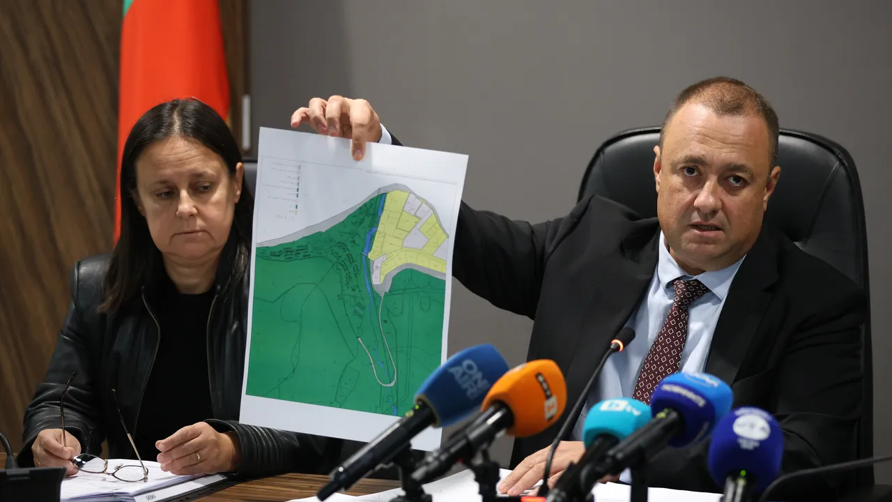 Започва проверка за застрояване по дерета и реки по Черноморието, обяви министър Иванов
