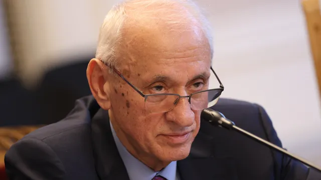 Силви Кирилов: На този етап няма да вдигаме здравната вноска
