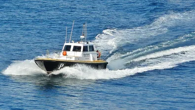 Двама мигранти са загинали при гонка в морето край Родос
