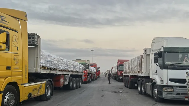 Израел ограничава хуманитарната помощ за Газа