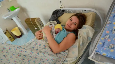 Изгаряния в болница от UV лампа са получили майка и бебето ѝ