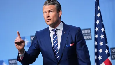 Русия ще плати цена, ако не спре войната, закани се Пийт Хегсет