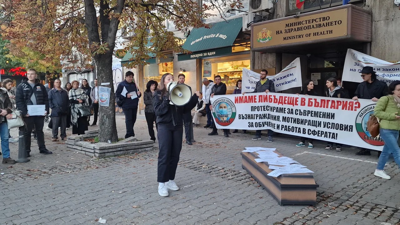 "Системата умря": С ковчег приключи протестът на младите лекари