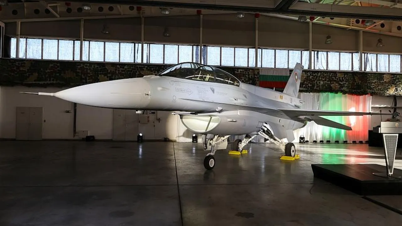 Още два изтребителя F-16 пристигат в България