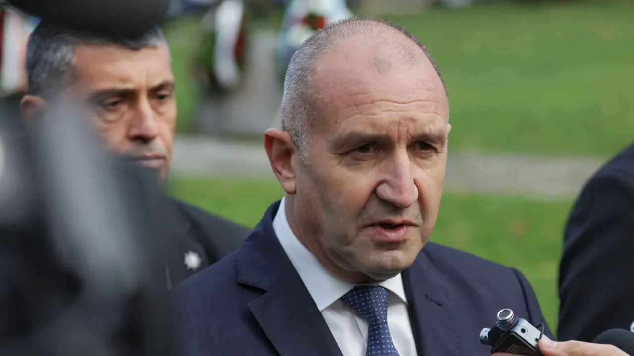 Радев: Борисов капитулира пред Пеевски и му предава властта