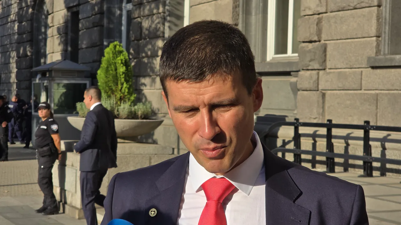 Ивелин Михайлов се разграничи от своите депутати