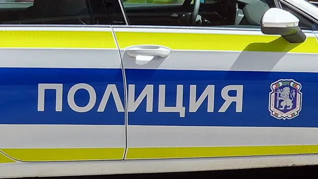 Мъж прободе с нож жена си в София