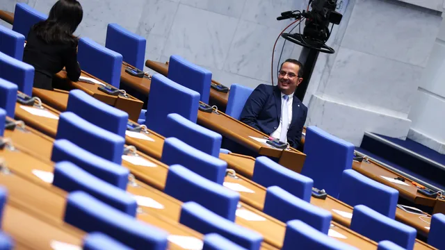Парламентът с трети опит за кворум: напрежението между Борисов и Пеевски расте