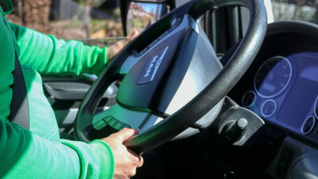 Шофьор на автобус блъсна възрастен мъж, той е с опасност за живота