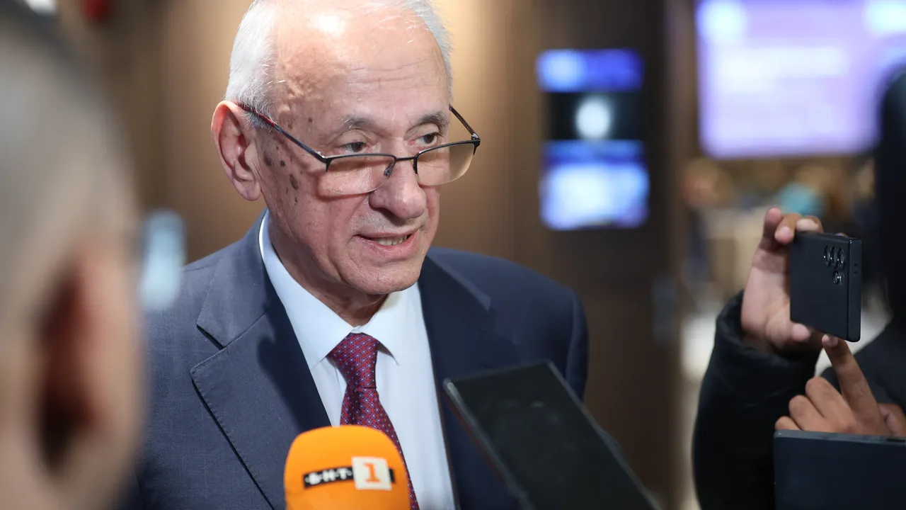 Силви Кирилов за оставането си на поста: Решението е политическо