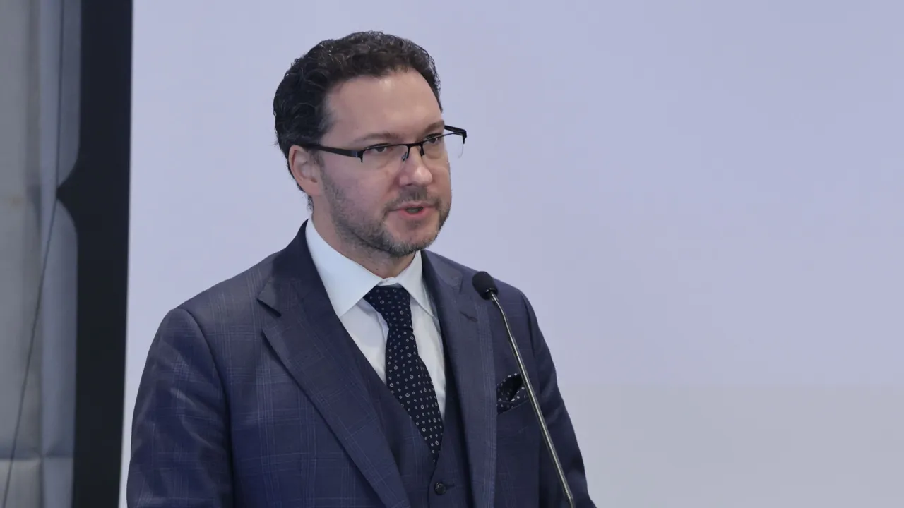 Министър Митов: Поставянето на металдетектори в училищата не е ефективна мярка